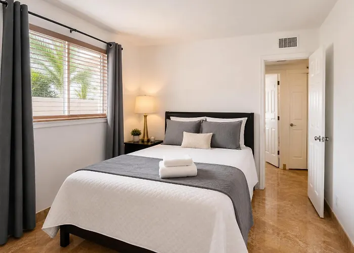 Lux Mins 2 Honor Health & Mayo Clinic Oldtown * Scottsdale